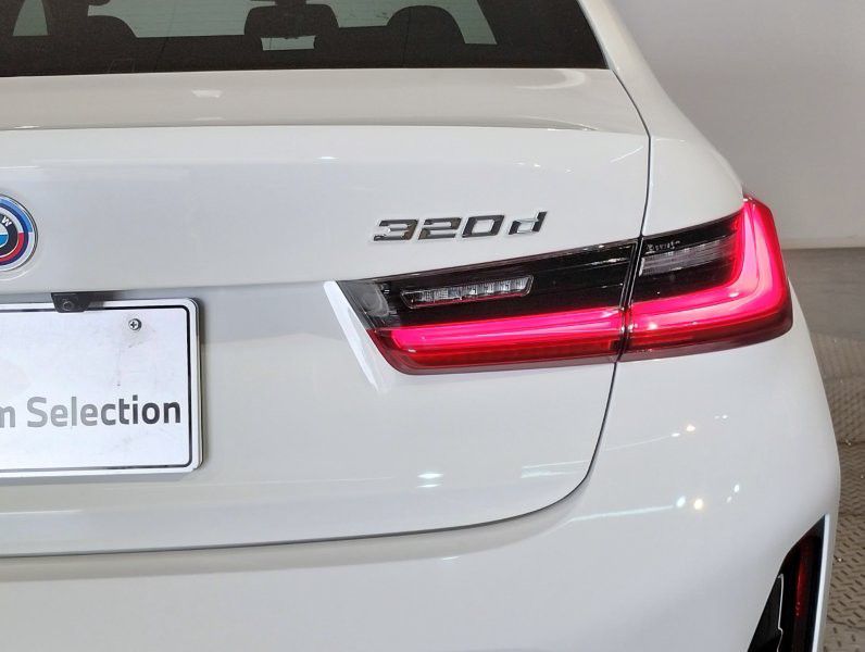 320d xDrive Berline RHD