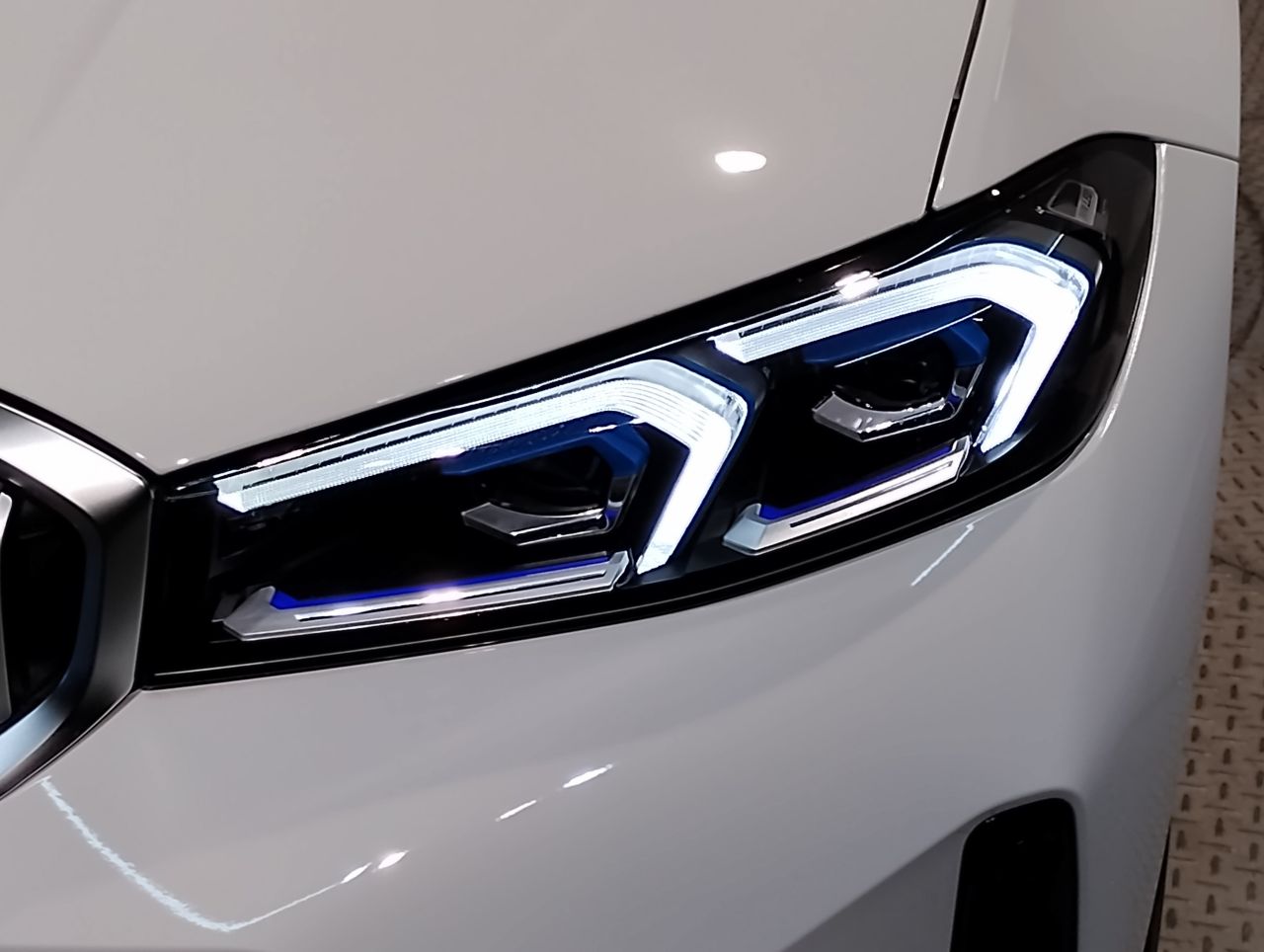 320d xDrive Berline RHD