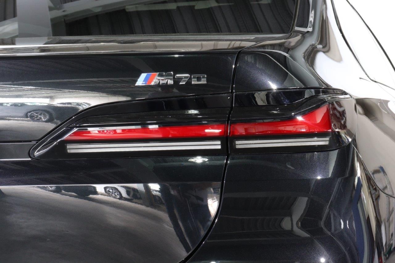 BMW i7 M70 xDrive Sedan RHD