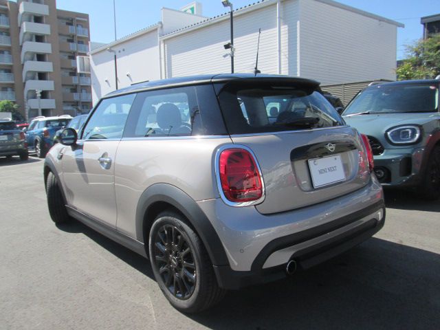 MINI Cooper F56 RHD