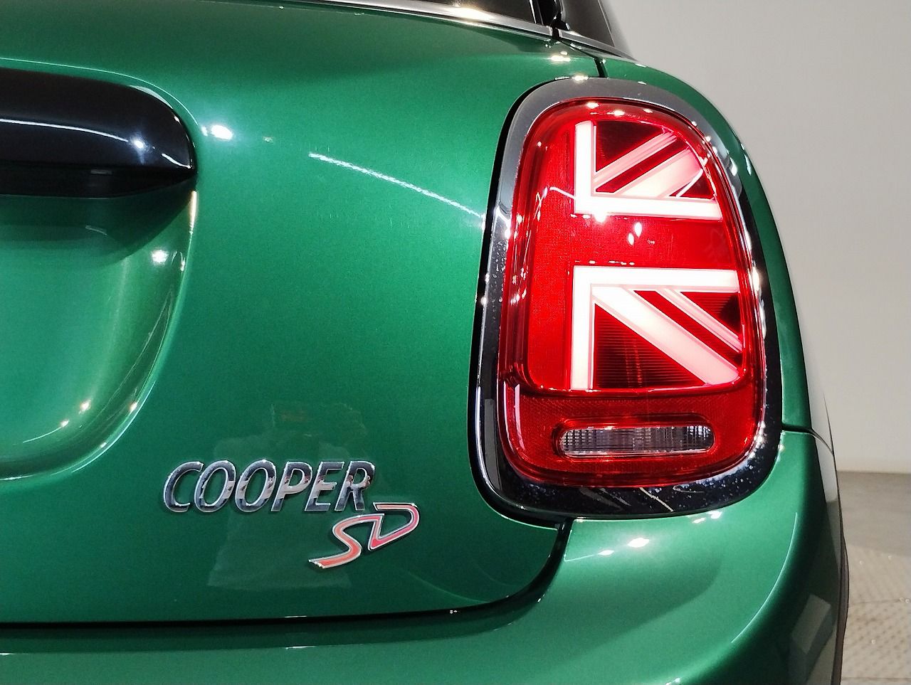 F55 COOPER S D(AT)