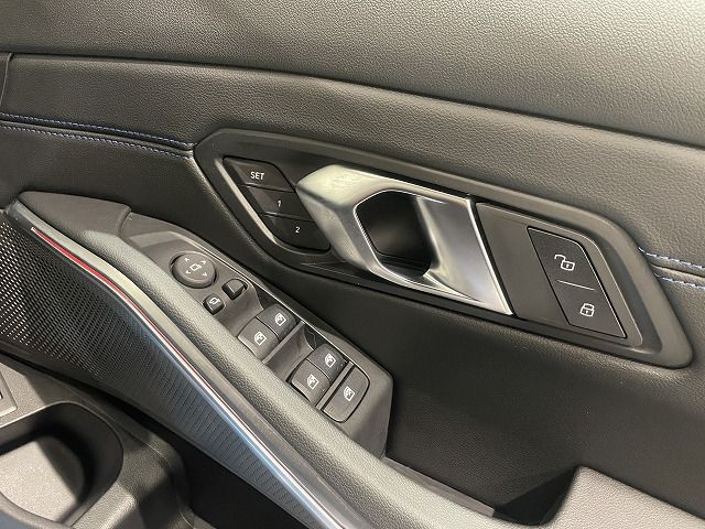 320d xDrive Berline RHD