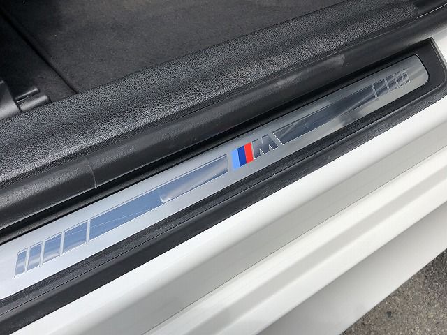 320i Sedan RHD