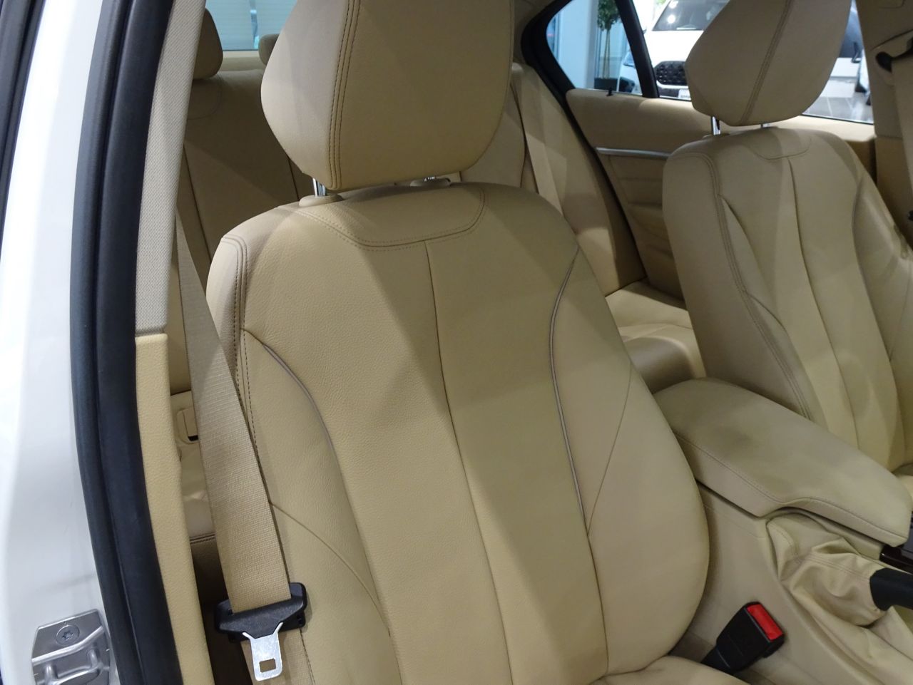 320D SEDAN RHD