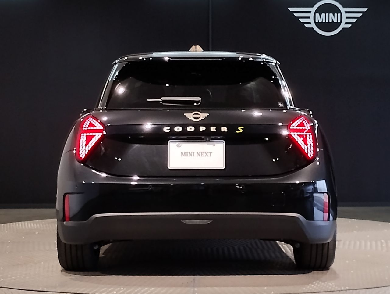 J01 MINI Cooper SE