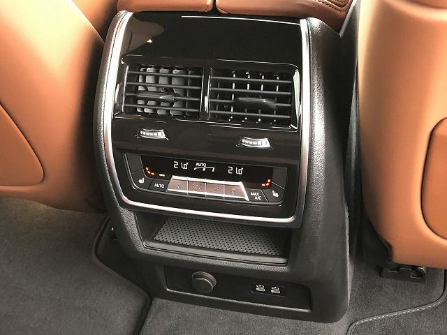 X7 xDrive40d RHD US