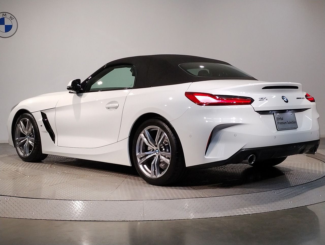 G29 z4 sDrive20i RHD