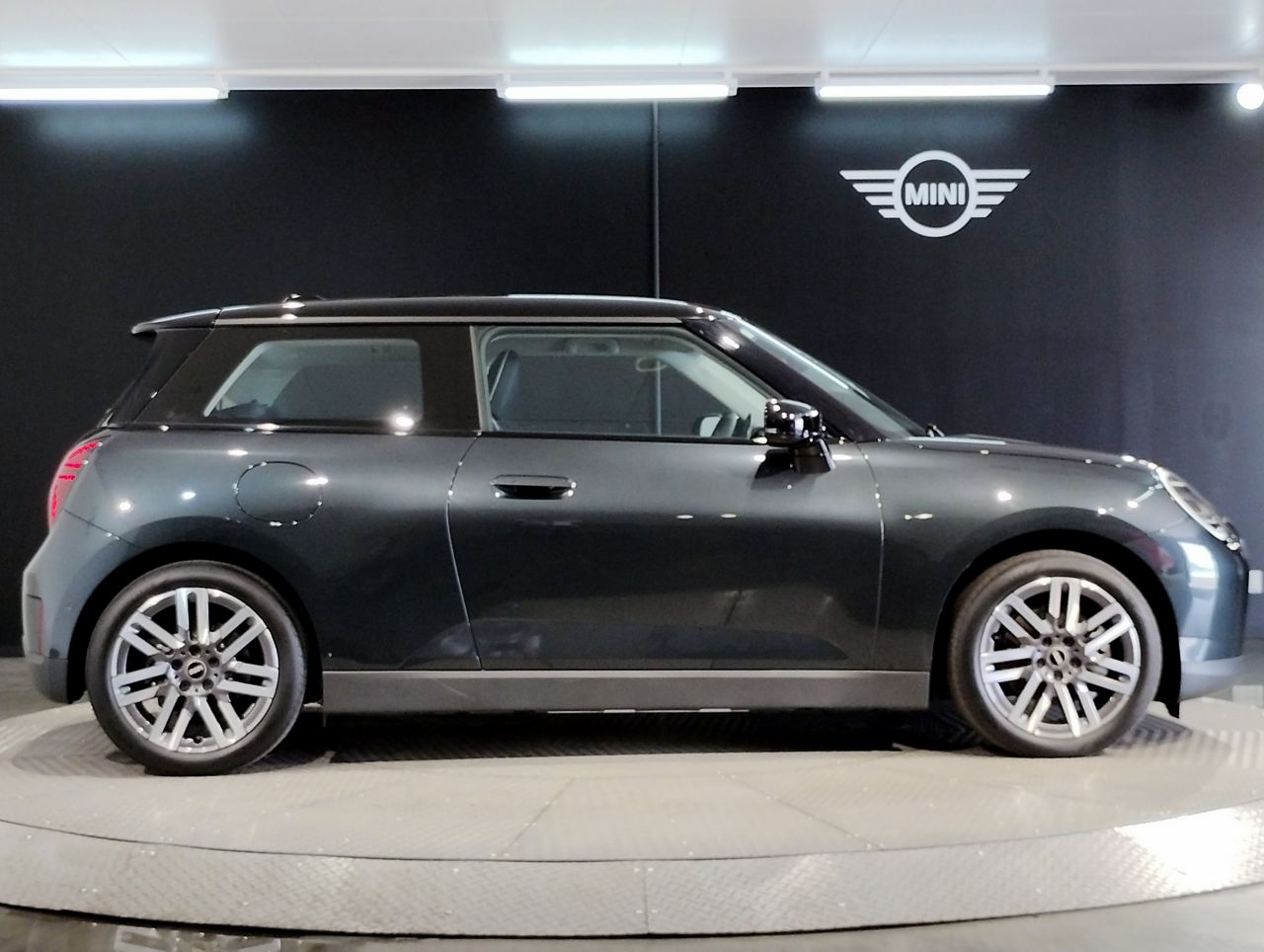 J01 MINI Cooper E