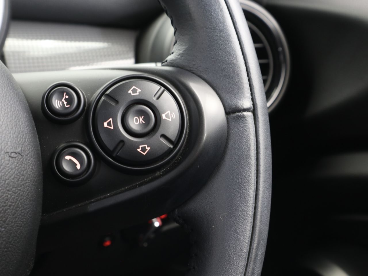 F55 COOPER D (AT)
