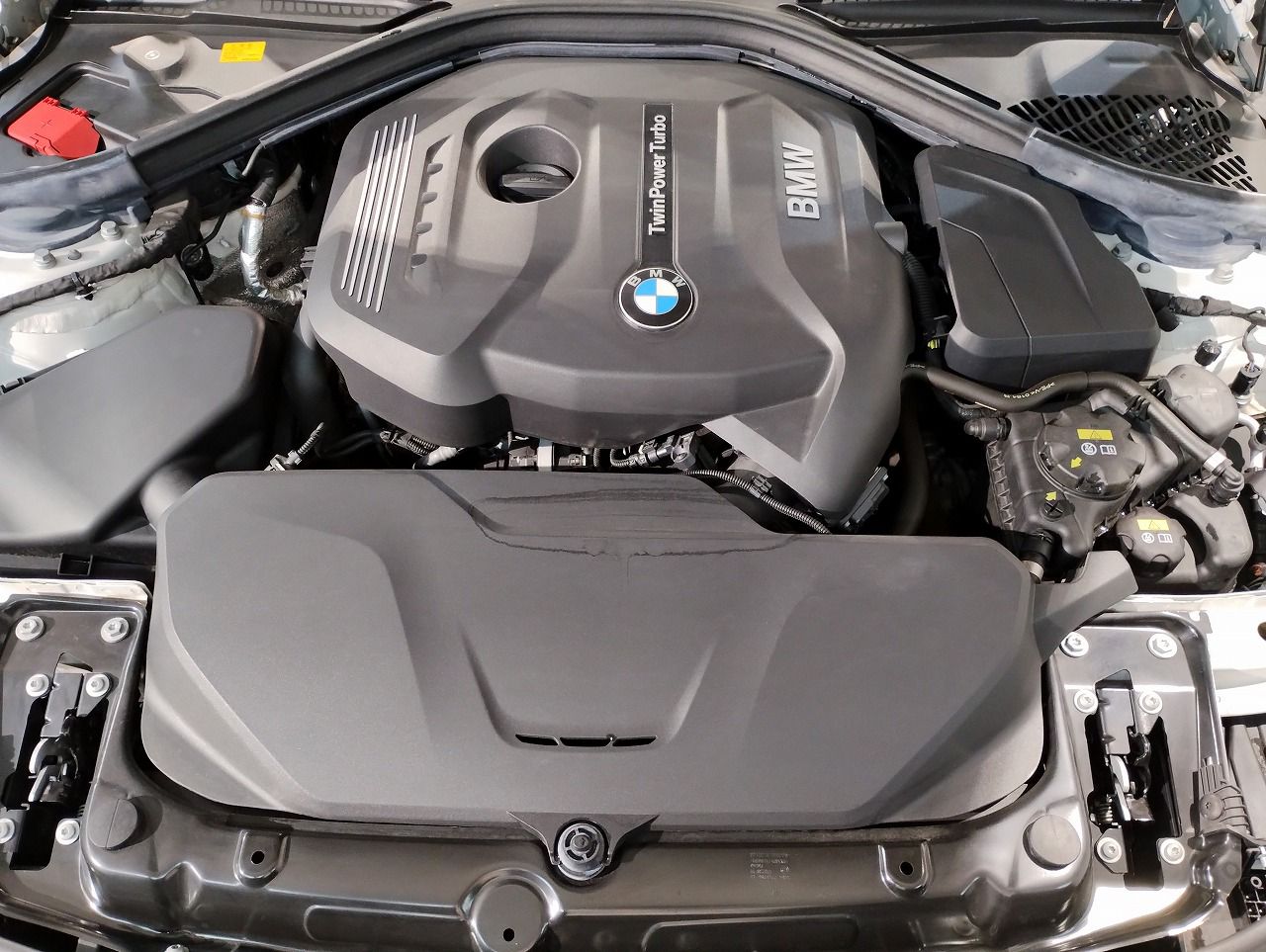 320I SEDAN RHD