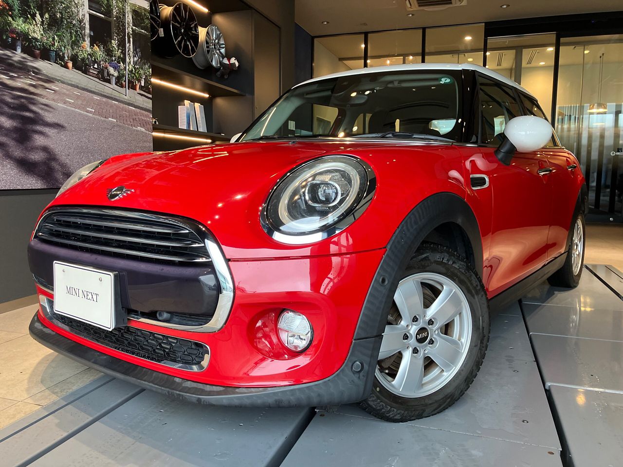 THE NEW MINI COOPER D 5 DOOR.