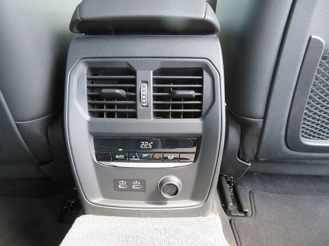 G20 320d xDrive RHD Saloon