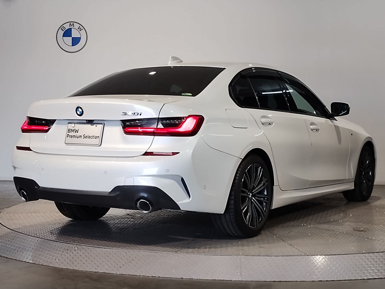 320i Sedan RHD