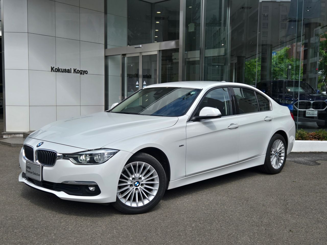 320I XDRIVE SEDAN RHD