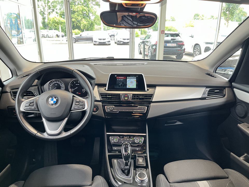 BMW 218