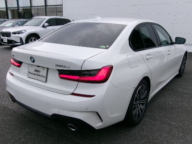 G20 320d xDrive RHD Saloon