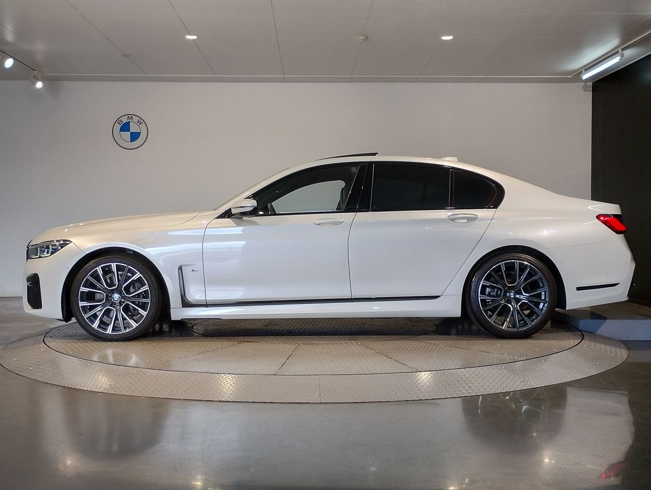 G11 740d xDrive Saloon RHD
