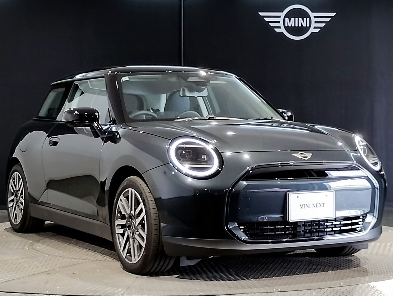 J01 MINI Cooper E