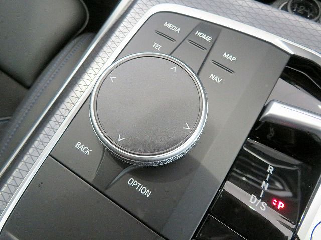 320d xDrive Berline RHD