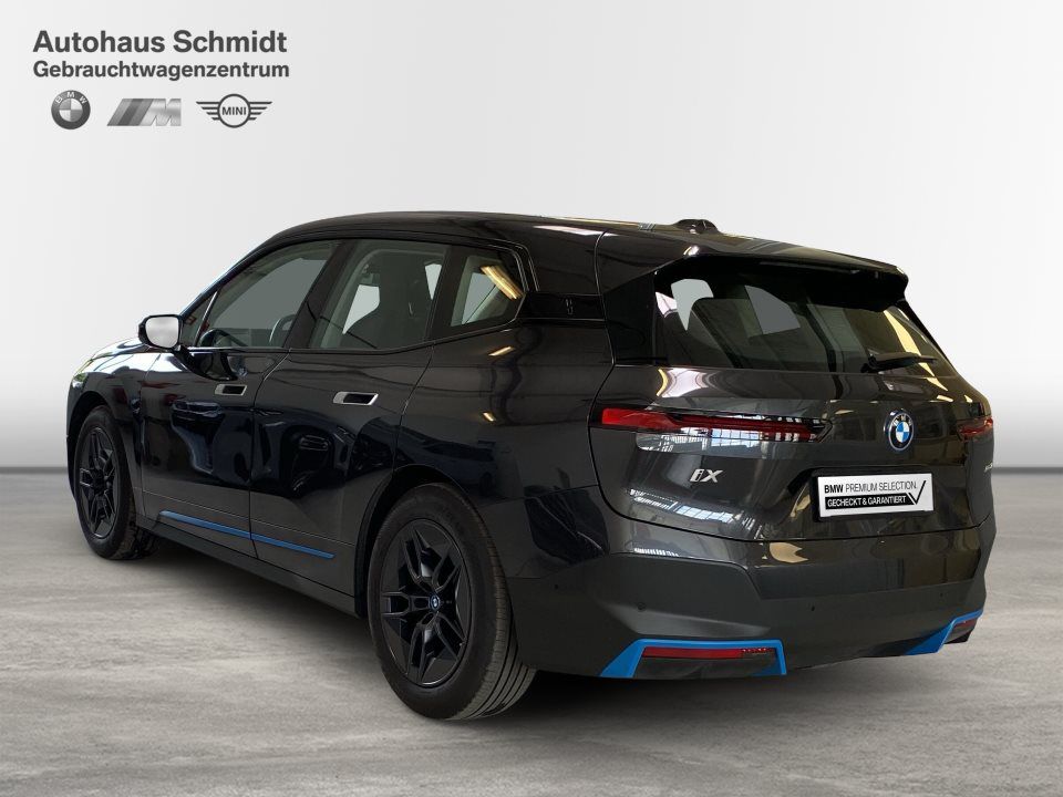 BMW iX