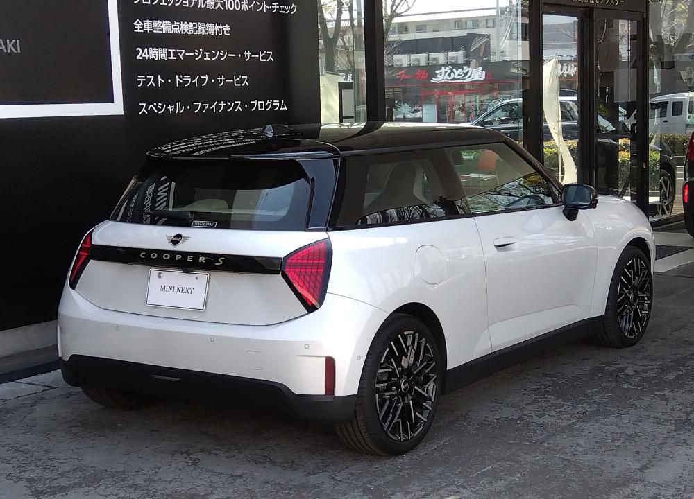 J01 MINI Cooper SE