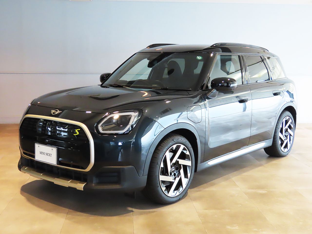 THE NEW ALL-ELECTRIC MINI COUNTRYMAN SE ALL4