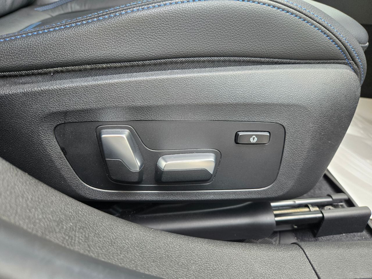 G20 320d xDrive RHD Saloon