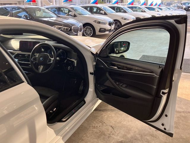 530e Sedan RHD