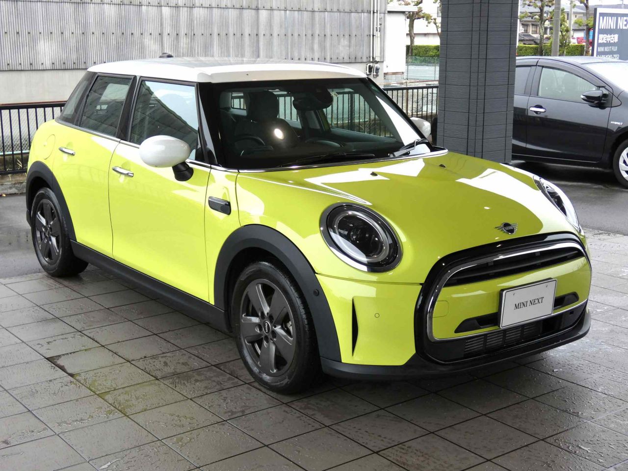MINI COOPER 5 DOOR.