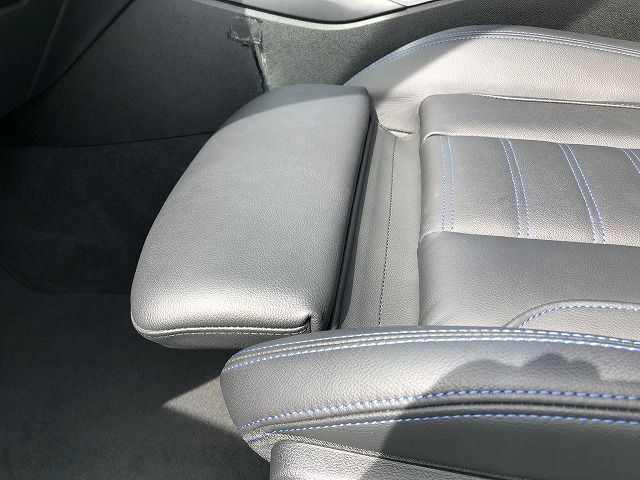 320i Sedan RHD