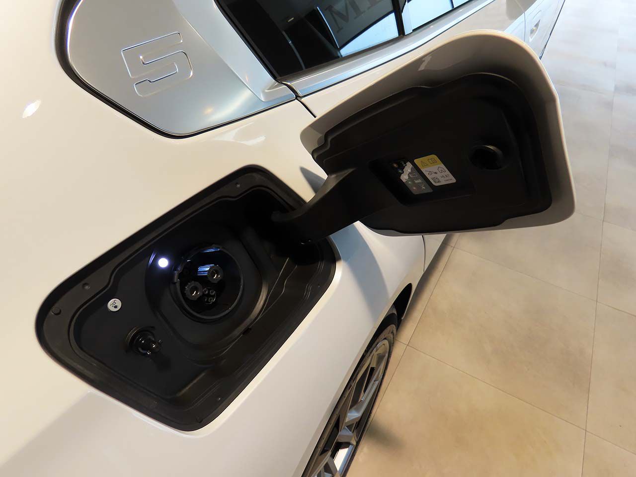 BMW i5 eDrive40 Sedan RHD