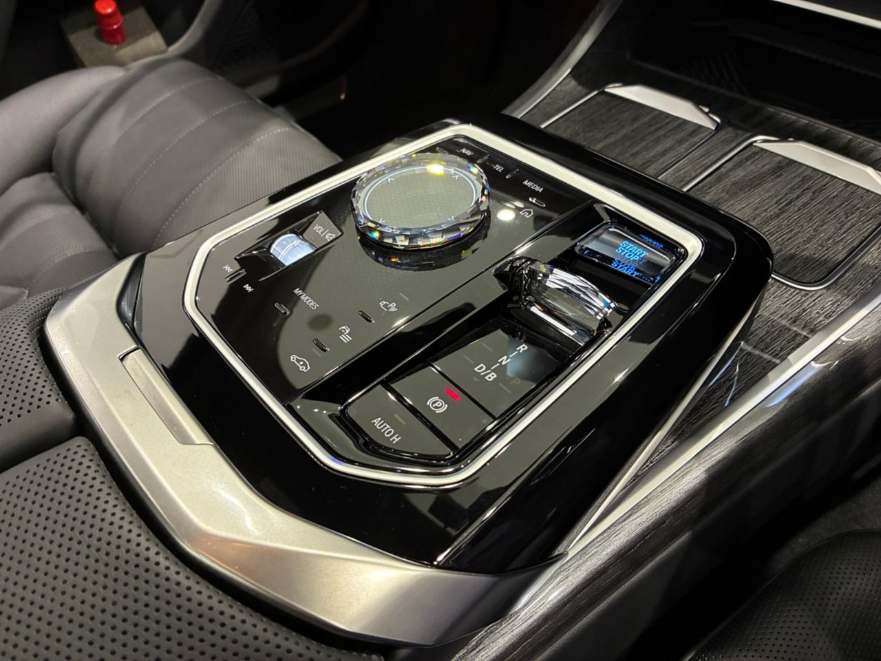 i7 xDrive60 Sedan RHD