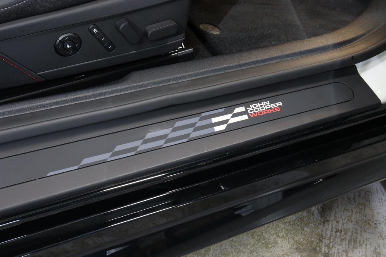 J01 MINI John Cooper Works Electric