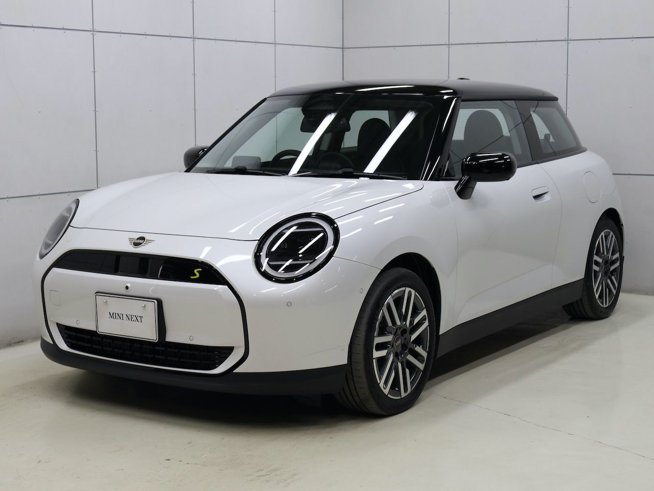 J01 MINI Cooper SE