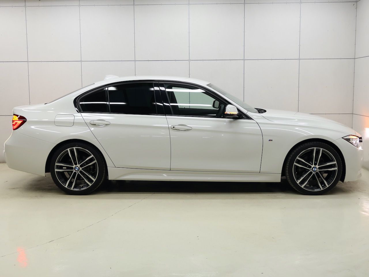 320D SEDAN RHD