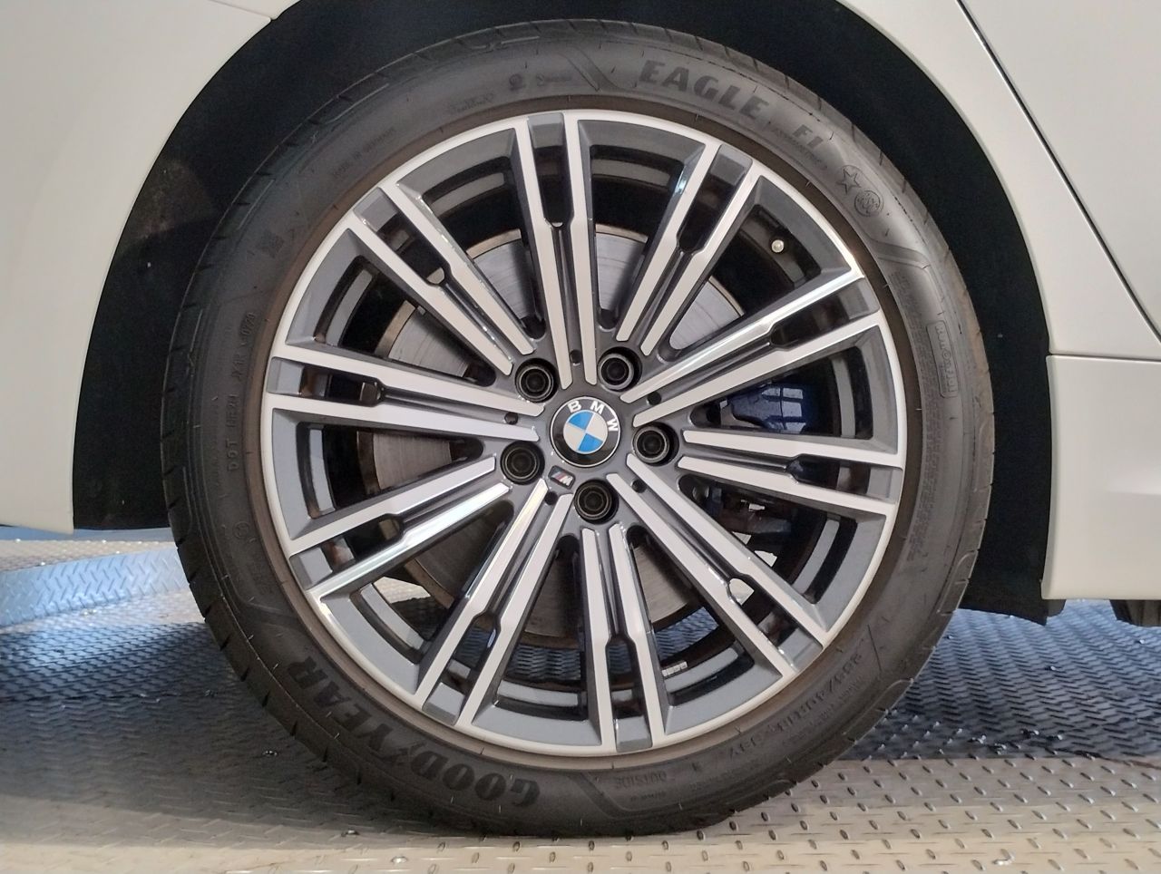 G20 330e Saloon RHD