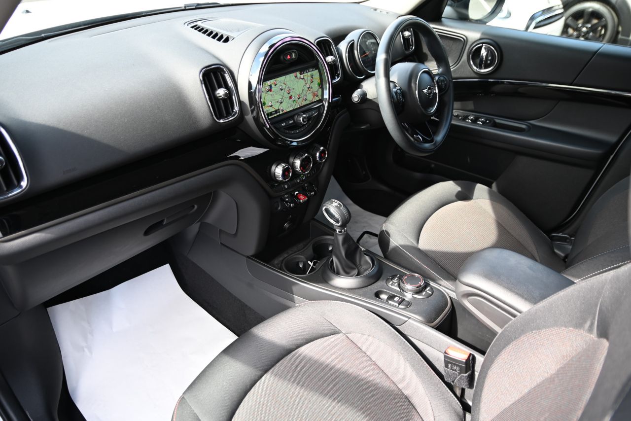 MINI CROSSOVER COOPER D