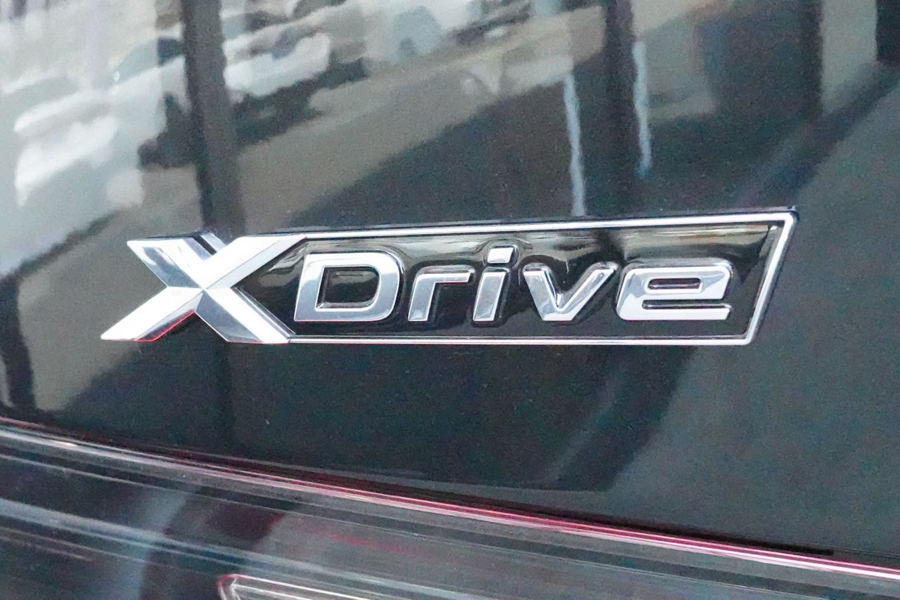 320d xDrive Berline RHD