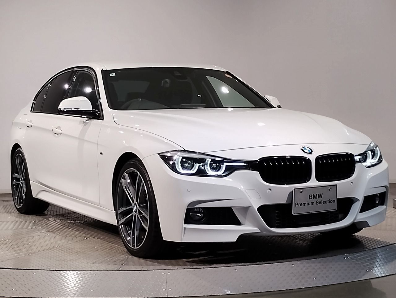 320I SEDAN RHD
