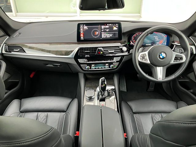 520d xDrive Touring RHD