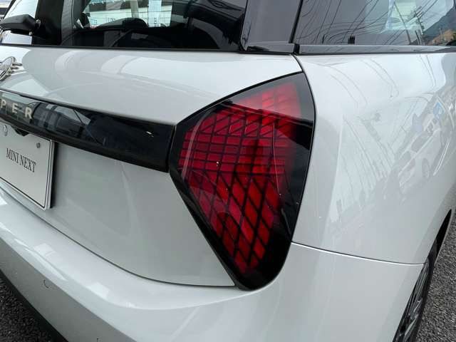 J01 MINI Cooper E