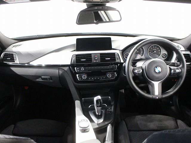 318I SEDAN RHD