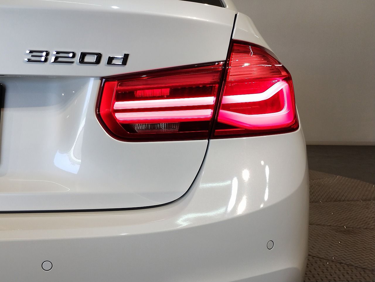 320D SEDAN RHD