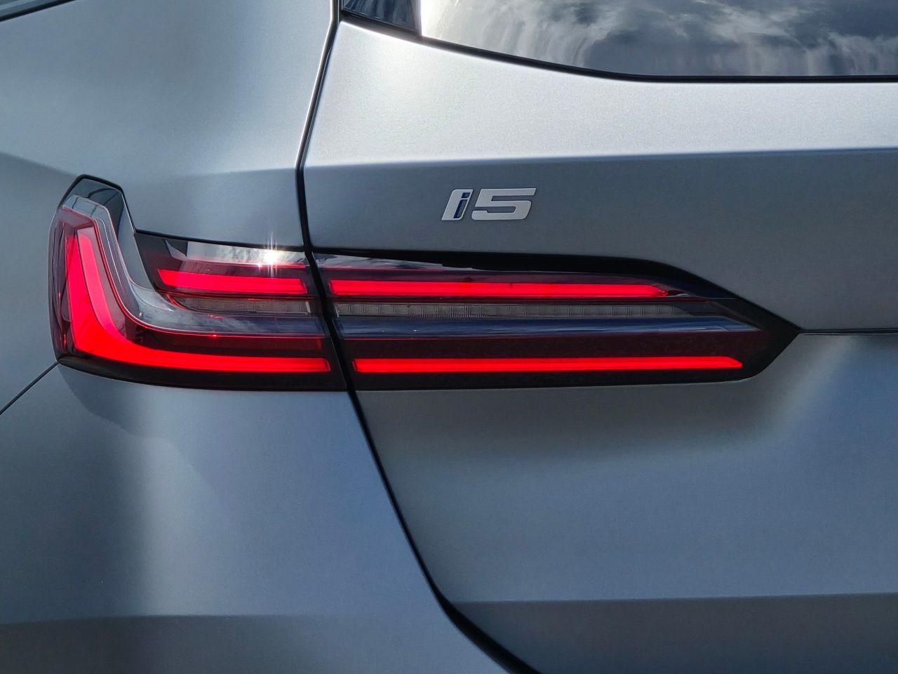 BMW i5 eDrive40 M Sport RHD