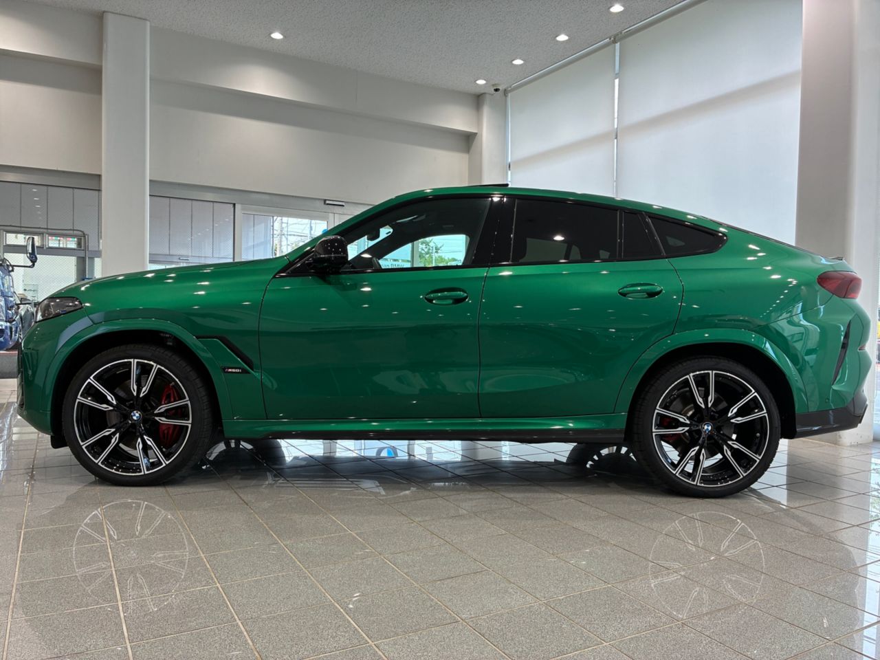 X6 M60i xDrive RHD