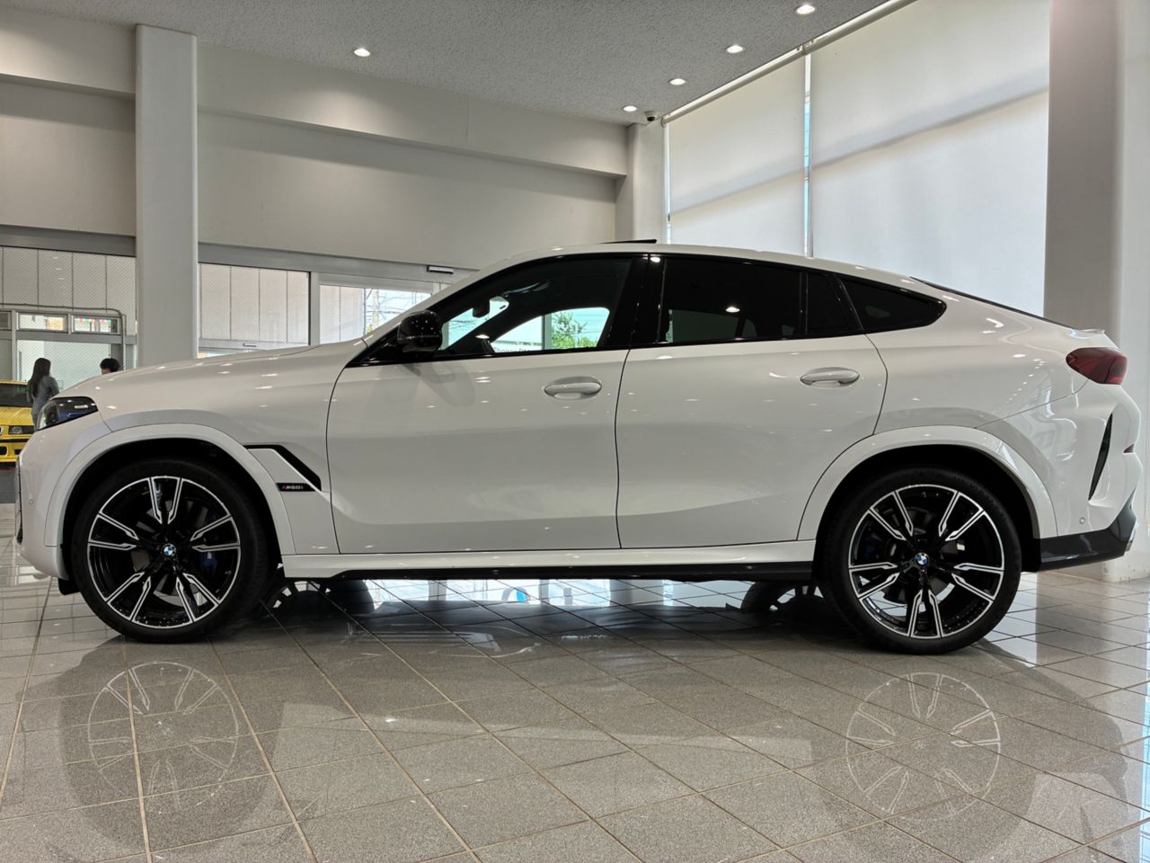 X6 M60i xDrive RHD