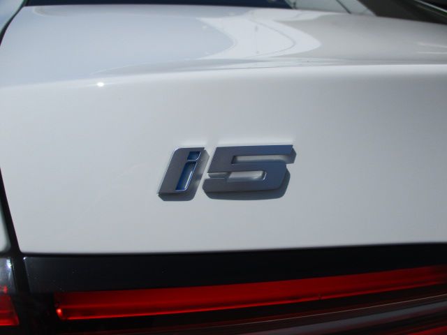 BMW i5 eDrive40 Sedan RHD