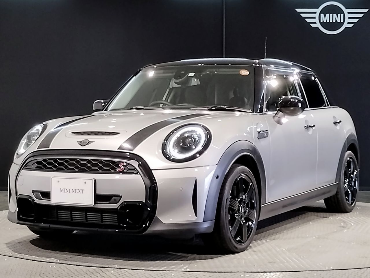 MINI COOPER S 5 DOOR.