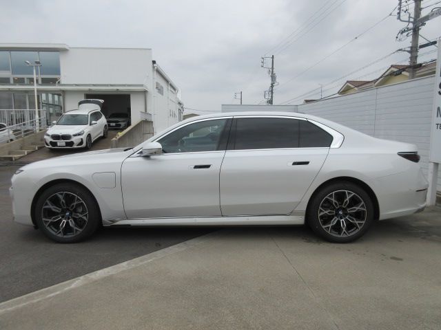 i7 xDrive60 Sedan RHD