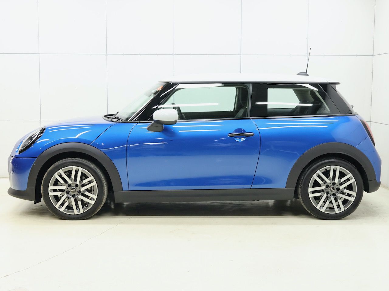 F66 MINI Cooper C 3Dr